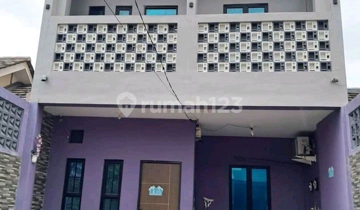 Dijual Rumah 3 Lantai dengan Bangunan Baru