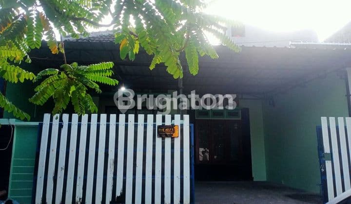 RUMAH NYAMAN PINGGIR JALAN RAYA LINGKUNGAN PERUMAHAN