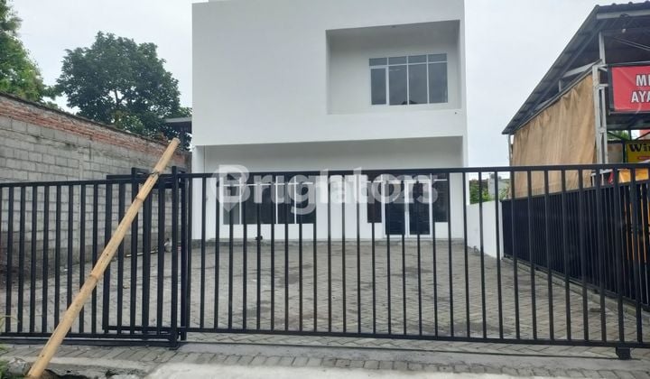Strategic 2-Storey Shop House (RUKO) by the Main Road in Tembalang Strategic 2-Storey Shop House (RUKO) by the Main Road in Tembalang