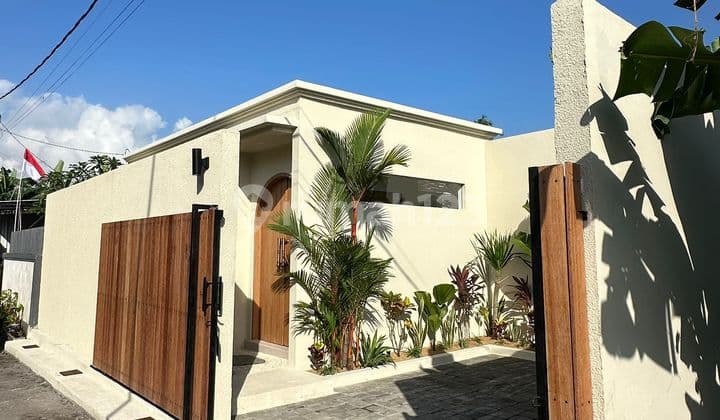 Villa 1 Kamar Tidur dengan Desain Tropis Modern di Nyanyi (R-Tb07)