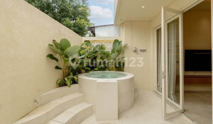 1 Bedroom Villa With Outdoor Jacuzzi And Enclosed Living Space In Berawa (R-Cg17)