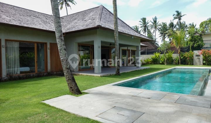 Villa 4 Kamar Tidur dengan Area Outdoor Luas di Kaba-Kaba (B-Kk35)