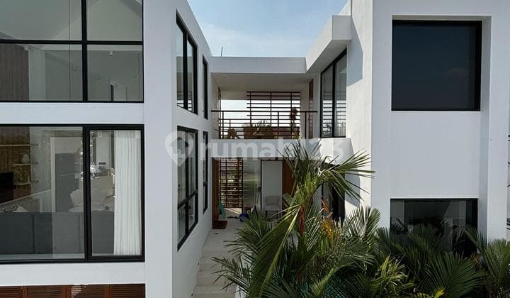 Villa 2-Kamar Tidur dengan Arsitektur Modern di Buduk