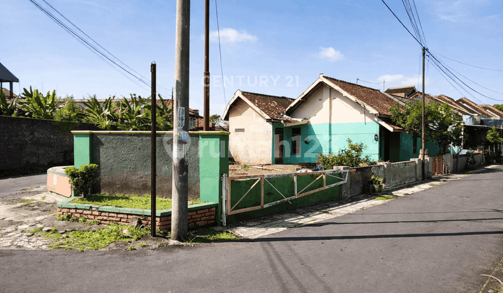 Tanah Hook 320M2 Bonus Rumah di Klaten Kota