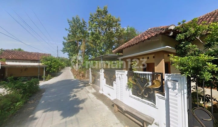 Minimalist 3-Bedroom House Near Bantul Market, Ideal for Residence