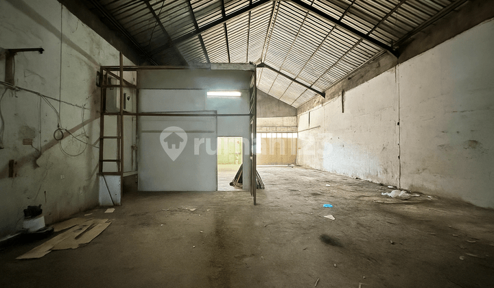 Gudang Siap Pakai Depan Pasar Randugunting