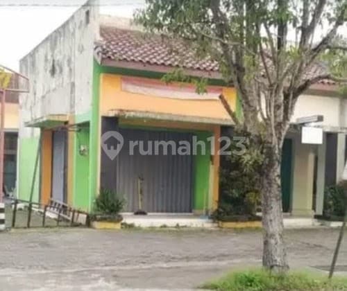 Shop House for Sale Cheap Near Umy Suitable for Business Land Area 60m² Gamping Sleman