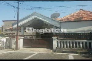 DISEWA RUMAH / WORKSHOP DAERAH PERUM REWIN SURABAYA* 4 KAMAR HALAMAN LUAS BIASA DI GUNAKAN UNTUK WORKSHOP