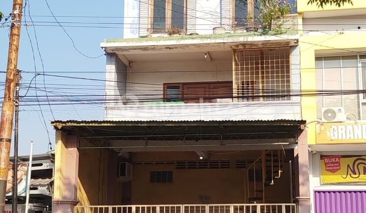 Di Sewakan Ruko 3 Lt Hanya Di Sewakan Lantai 1 Bisa Untuk Kafe / Usaha / Kantor Di Daerah Supriyadi Semarang