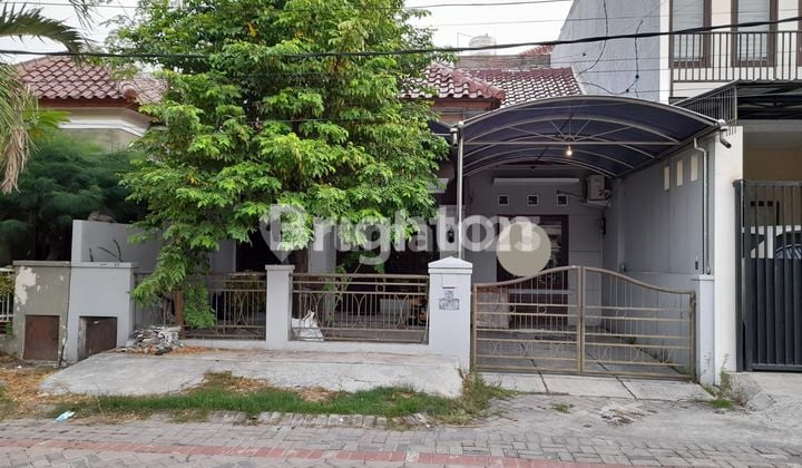 MILIKI SEGERA RUMAH CANTIK 2 LT DI PERUM PURIMAS ONE GATE SISTEM DEKAT UPN DI KOTA SURABAYA