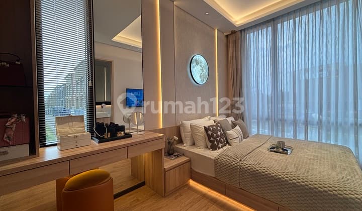 Rumah Kawasan Elit dengan View Danau Buatan