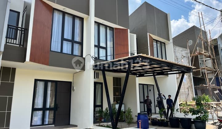 Rumah 2 Lantai Shm Tidak Banjir Diapit 2 Pintu Tol