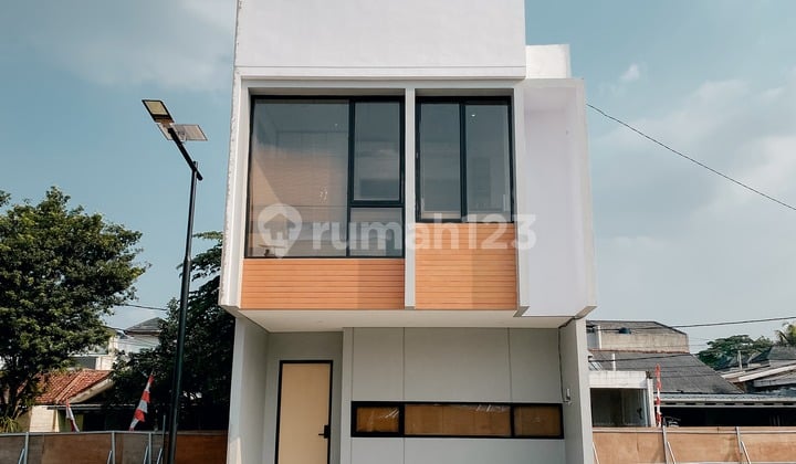 Rumah Strategis 2 Lantai Bebas Banjir Raw Jalan Luas bisa KPR