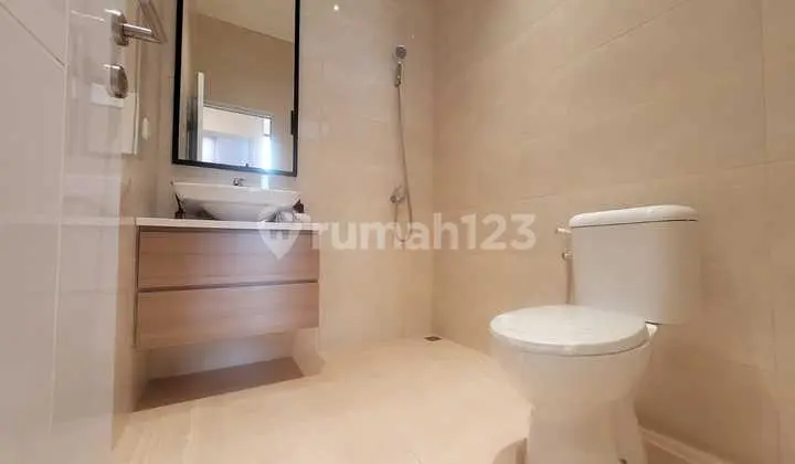 Rumah 2 Lantai di Selatan Jakarta Deket Pintu Tol Bebas Banjir