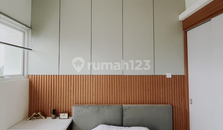 Rumah 2 Lantai di Selatan Jakarta Deket Pintu Tol Bebas Banjir