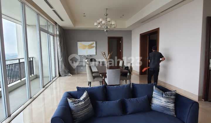 Pakubuwono Signature 4BR + 1 Study/Working Room Private Lift Nice Furnished Kebayoran Baru for Rent