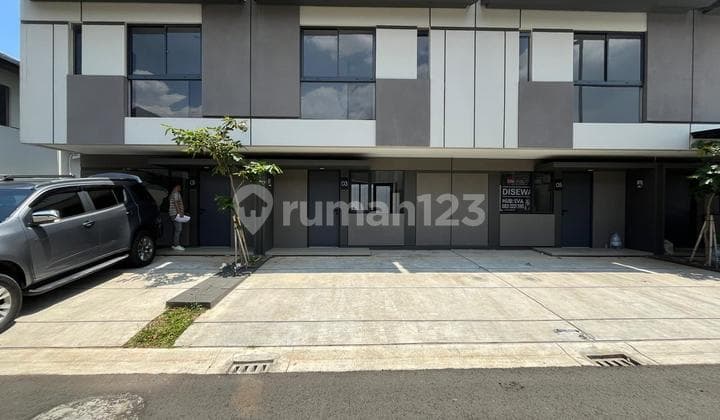 New House in Park Serpong, 2 Floors, Unfurnished, Location Close to Gading Serpong
