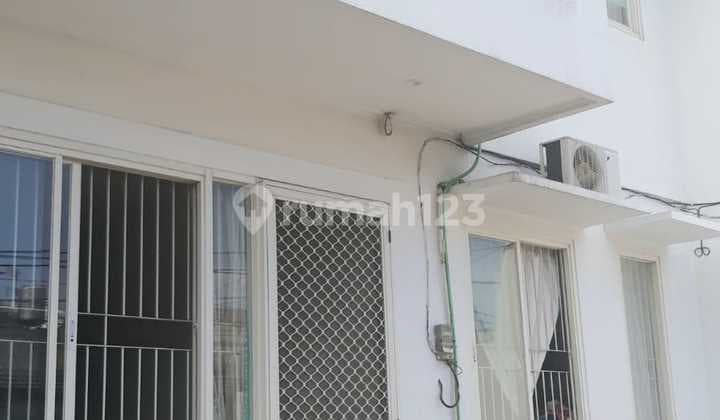 Dijual Rumah Dekat Universitas Petra