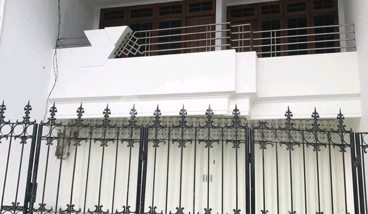 For Rent: 2-Story Shop House in City Center