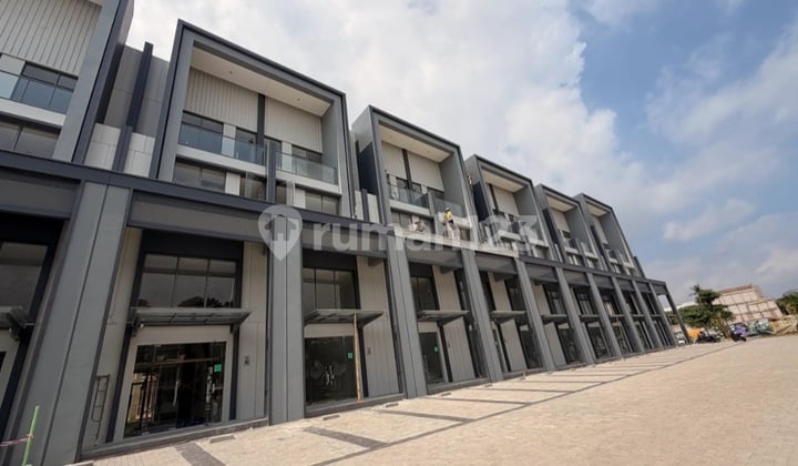Ready-to-Use Hudson Studio Loft 2 Façade can Connect 4 in Gading Serpong