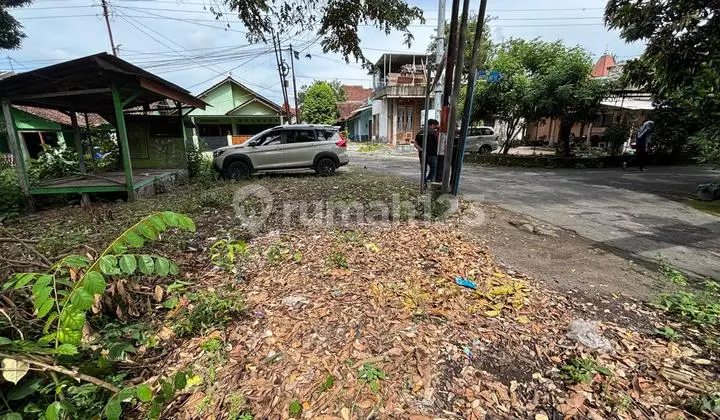 Land in Condongcatur, 5 minutes to Pakuwon Mall.