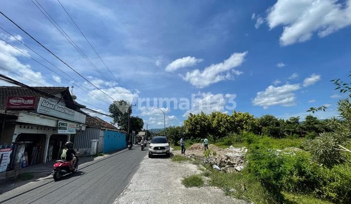 Land by the Asphalt Road, Banguntapan