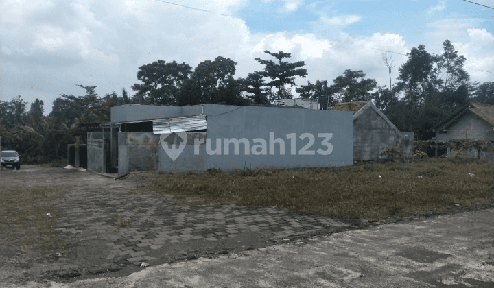 SHM Pekarangan Strategis Dekat Jalan Kaliurang & UII