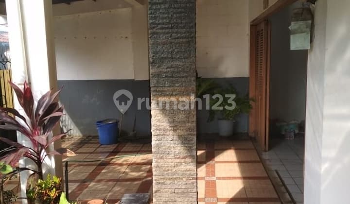 Dijual Rumah 2 Lantai Kebayoran Lama Strategis Siap Huni Bebas Banjir SHM Nego