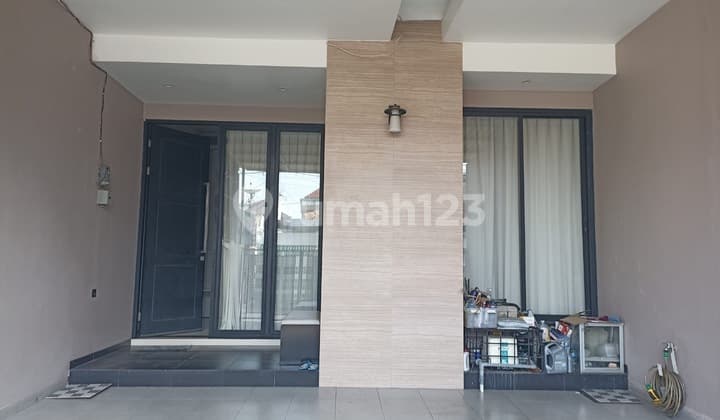 Dijual Rumah 2 Lantai Terawat di Lebak Arum