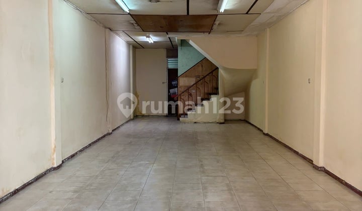 Ruko Jalan Raya Tengah Kota Dekat Mall.strategis.cocok Untuk Buka Usaha Kantor Toko