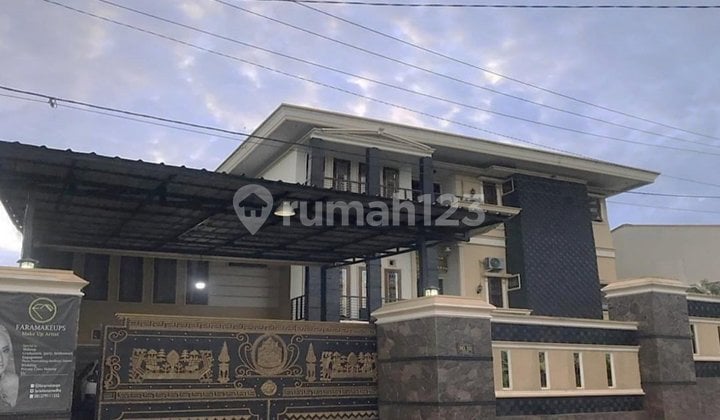 Rumah Mewah 3Lantai di Jalan Padat Karya Rajabasa