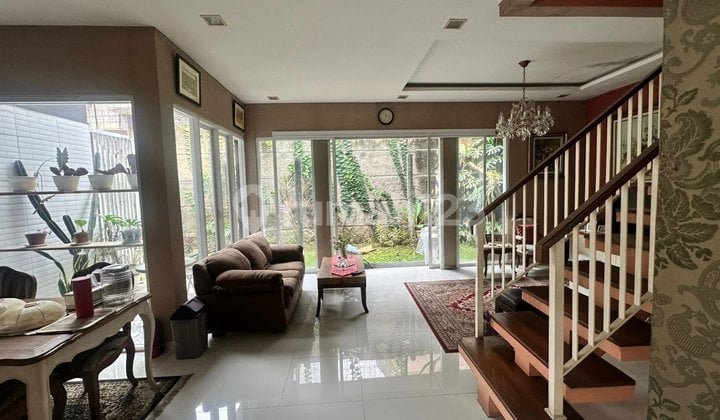 Disewa Rumah Mewah Furnished 200 M2 di Citra Grand Cibubur 4+1 KT