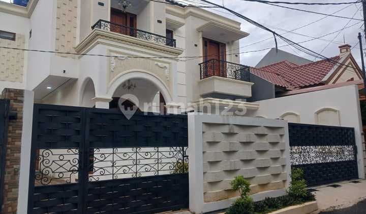 For Sale 6 Bedroom House in Billymoon Pondok Kelapa