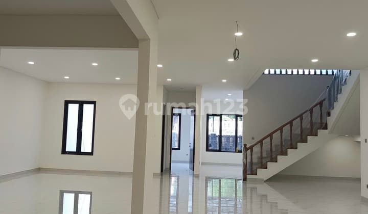 Sewa Rumah Kantor Luas 2 Lantai di Pondok Pinang - 6 Kamar Parkir Besar Siap Pakai