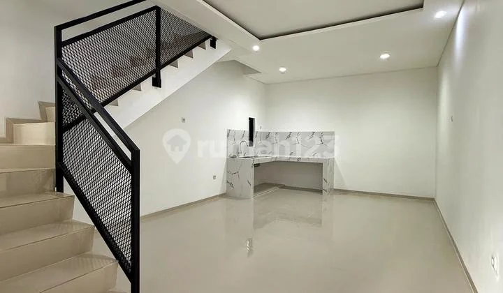 Rumah Baru 3 Lantai Tanjung Duren Bebas Banjir Ada Carport View Cp