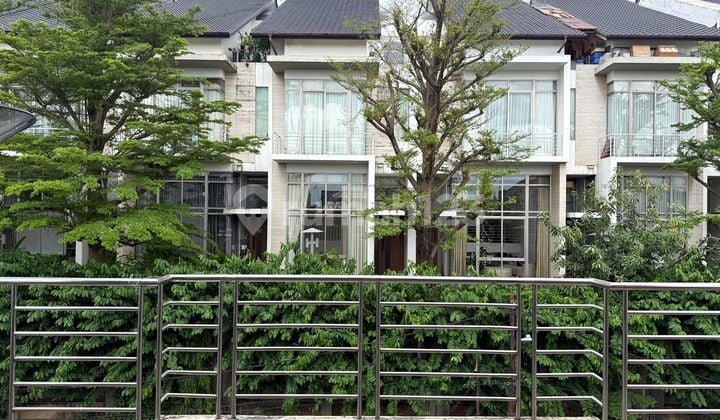 Rumah Taman Ratu 7x15 Meter 3 Lantai Sudah Rapi Cuma 2m.an