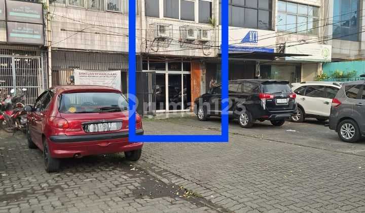 Cheap 3-story shop house on Jl Ciputat Raya, Pondok Pinang, Kebayoran Lama