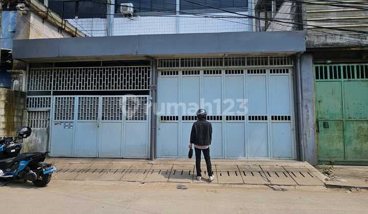 Super cheap 3-story shophouse on Jl. Penjagalan, Mangga Dua Selatan, Sawah Besar