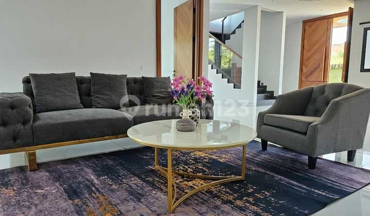 Rmrumah Ciamik 2Lt Siap Huni Tiap Kamar Tidur Ada Kamar Mandi Dalamnya di Manyar