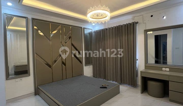 Dijual Rumah 2Lt Semi Furnish Bagus di Ploso