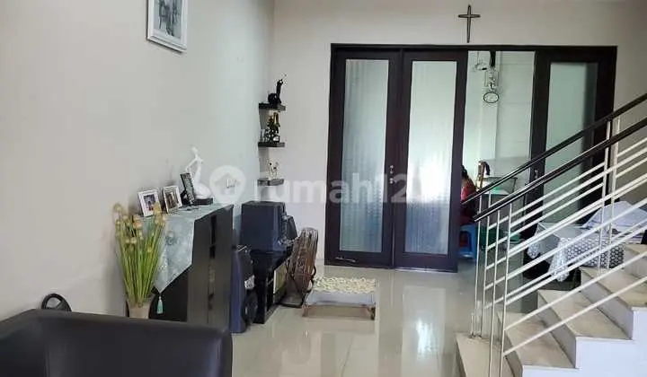 Dijual Rumah 2Lt Semi Furnish di Pantai Mentari