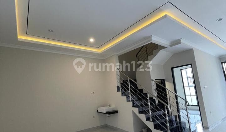 Dijual Rumah Baru Gress 2Lt Siap Huni Row Jalan Lebar Manyar