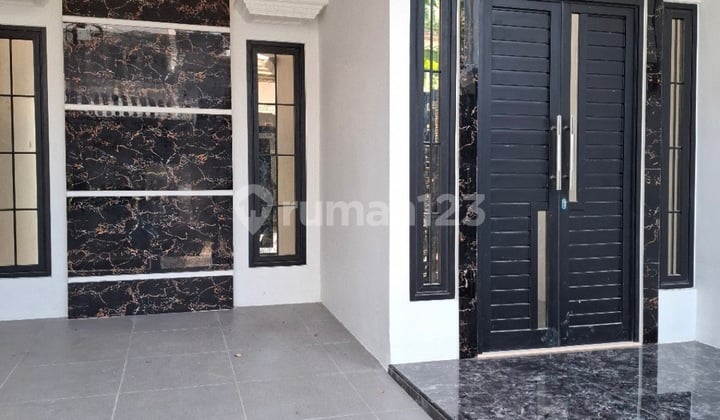 Dijual Rumah 2Lt Minimalis Baru Gress Siap Huni di Ploso