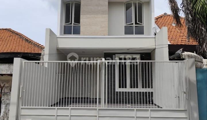Dijual Rumah Barus Gress 2Lt Siap Huni Row Jalan Lebar di Manyar