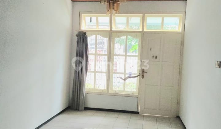 Murah Dijual Rumah 2Lt di Simpang Darmo Permai