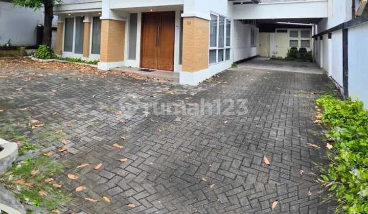 Disewakan/dijual Rumah Komersial Surabaya Pusat Lokasi Strategis