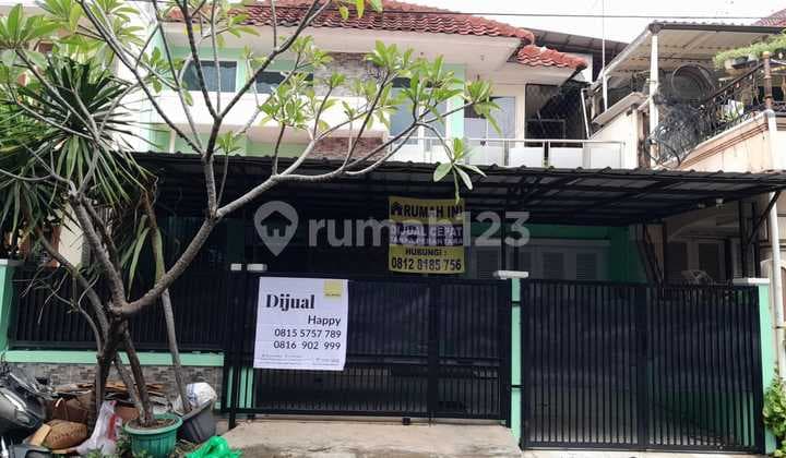 Rumah Dua Lantai Taman Modern Jakarta Ssh di Renov