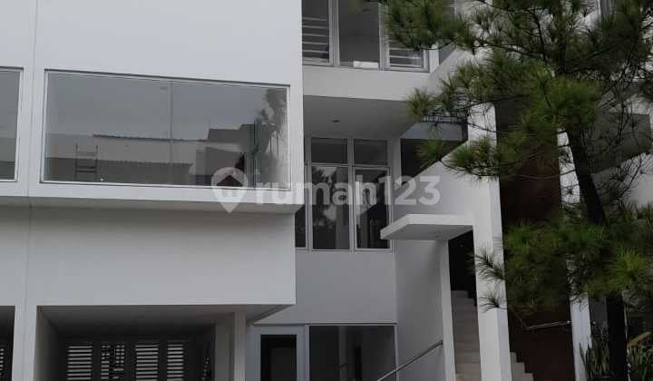 Rumah Gress Baru. Baru Direnovasi Jg .Asera One East Harapan Indah Deket Jakarta Garden City Sumarecon Bekasi