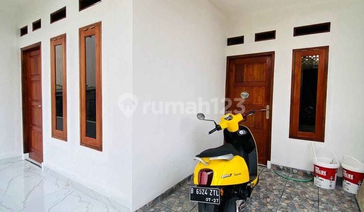 For Sale: Minimalist Cash House Roadside