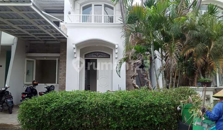 FOR RENT: 2-Story House at Wisata Bukit Mas, Cluster Royal Palais, Wiyung. Land area 160m², 4 bedrooms, near Pakuwon Mall, West Surabaya.